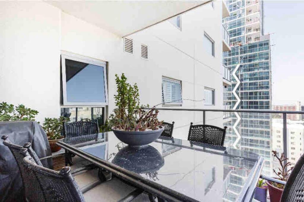 In The City Perth 1B1B Pool And Nice View Экстерьер фото