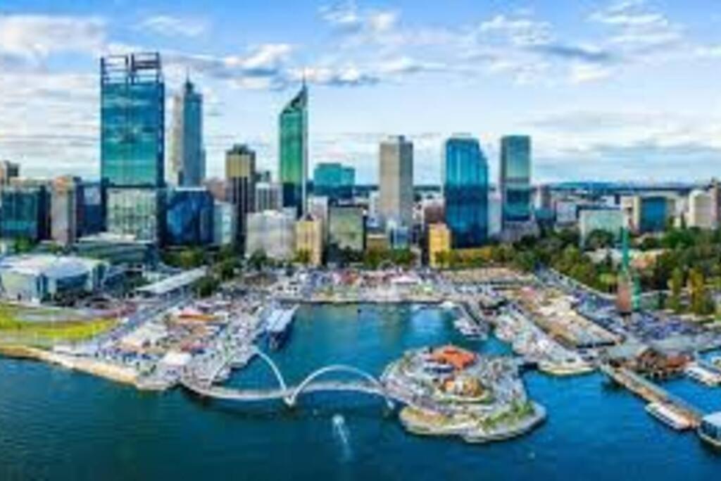 In The City Perth 1B1B Pool And Nice View Экстерьер фото