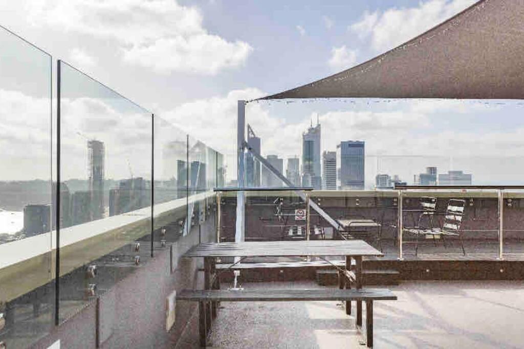 In The City Perth 1B1B Pool And Nice View Экстерьер фото
